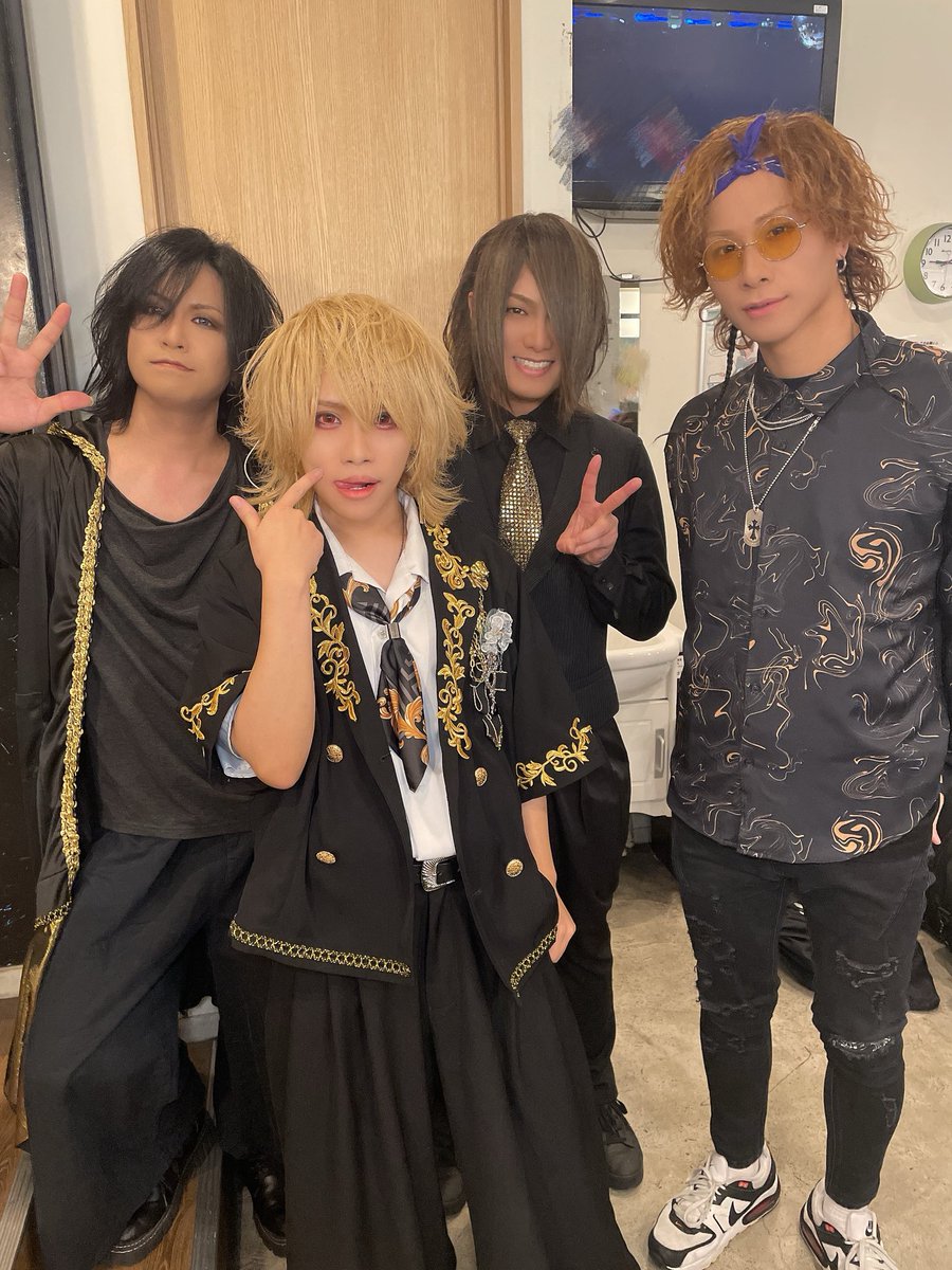 西永福JAM
Melltaku presents『VALENTINE REVERB』
ありがとうございました！

主催公演！！
出演者の皆様、お越しくださった皆様のおかげで
最初から最後までめちゃくちゃ楽しかったー！！
良いバレンタインになりました🫶
またこのメンツでやりたいなー
今日はありがとうございました！✌️