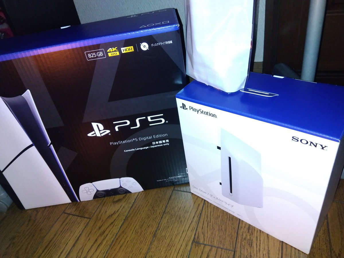 SetsunaInui's tweet image. バレンタインってさ普通チョコとかケーキとか良くてもマフラーや衣類を送るもんよね

俺は何を返せば良いのかな