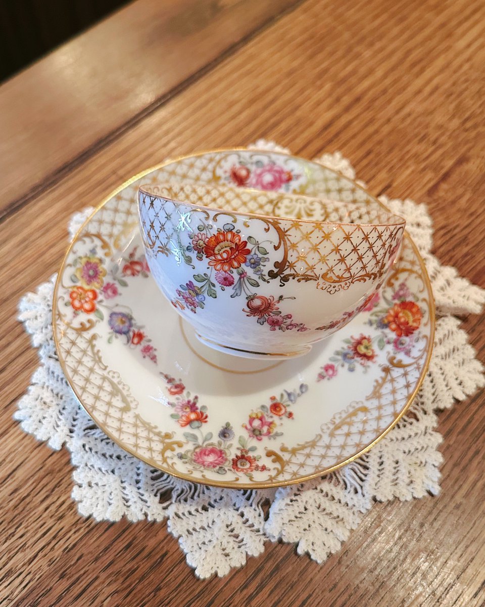 ドレスデンのアンティークカップ アンブロジウス・ラム工房絵付け 1890