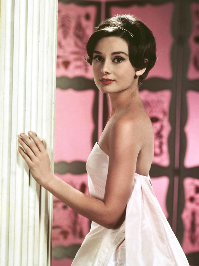 Happy #ValentinesDay! 💞💘 

Audrey Hepburn photographed circa 1957