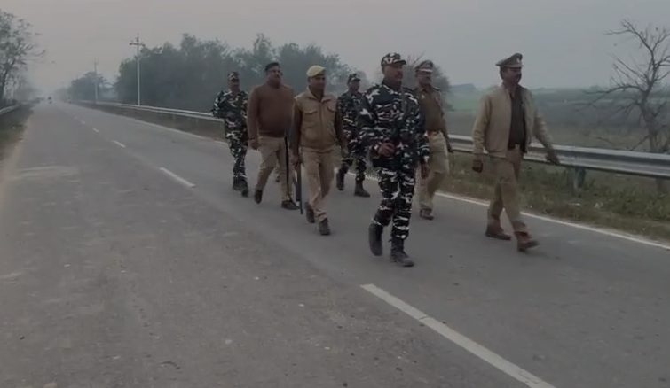 श्रावस्ती

➡महाशिवरात्रि को लेकर सीमा क्षेत्र में बढ़ाई गई सुरक्षा
➡इंडो-नेपाल सीमा पर पुलिस, SSB की संयुक्त पेट्रोलिंग
➡एसपी के निर्देशन में सीमावर्ती क्षेत्रों में बढ़ी सतर्कता
➡थाना मल्हीपुर पुलिस,SSB ने असनहरिया में गश्त की
➡संदिग्ध व्यक्तियों से पूछताछ, पहचान पत्रों की