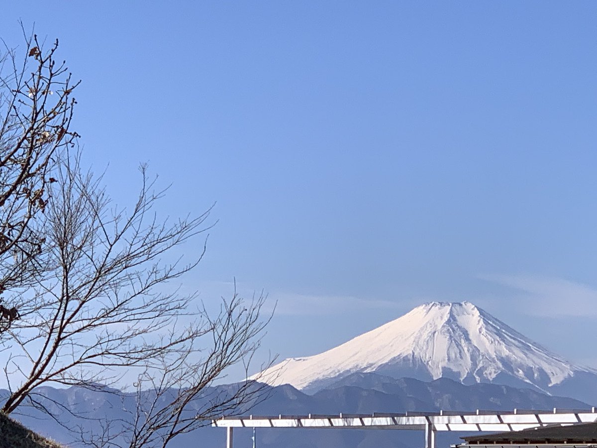 16th_moon_'s tweet photo. 晴れて気持ち良さそうなので
陣馬→高尾ソロで
長い距離のソロはなんだか急いでしまう
富士山しか見てなかったような
今回の目的のひとつ堂所山
誰もいなかった笑
また行こう

#陣　馬高尾 https://t.co/26MUtKv4vD
