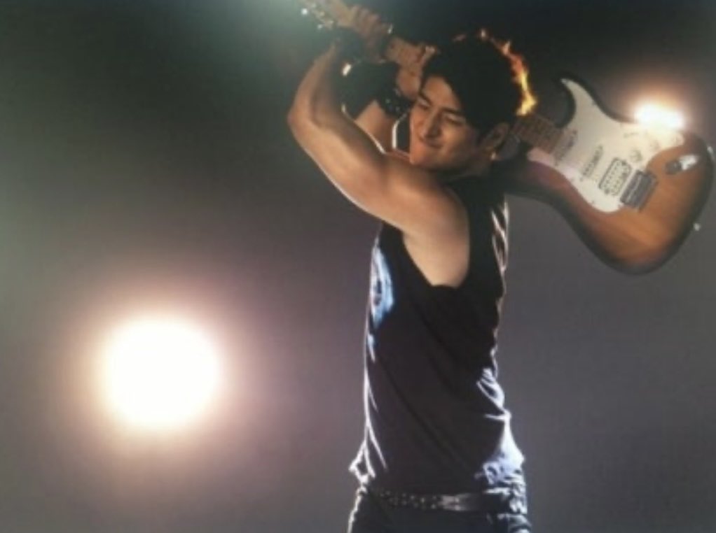 호이의 밤이니까 시리즈🤭😍
(이 잡지도 조만간 다시 찾아봐야지 ㅋ)