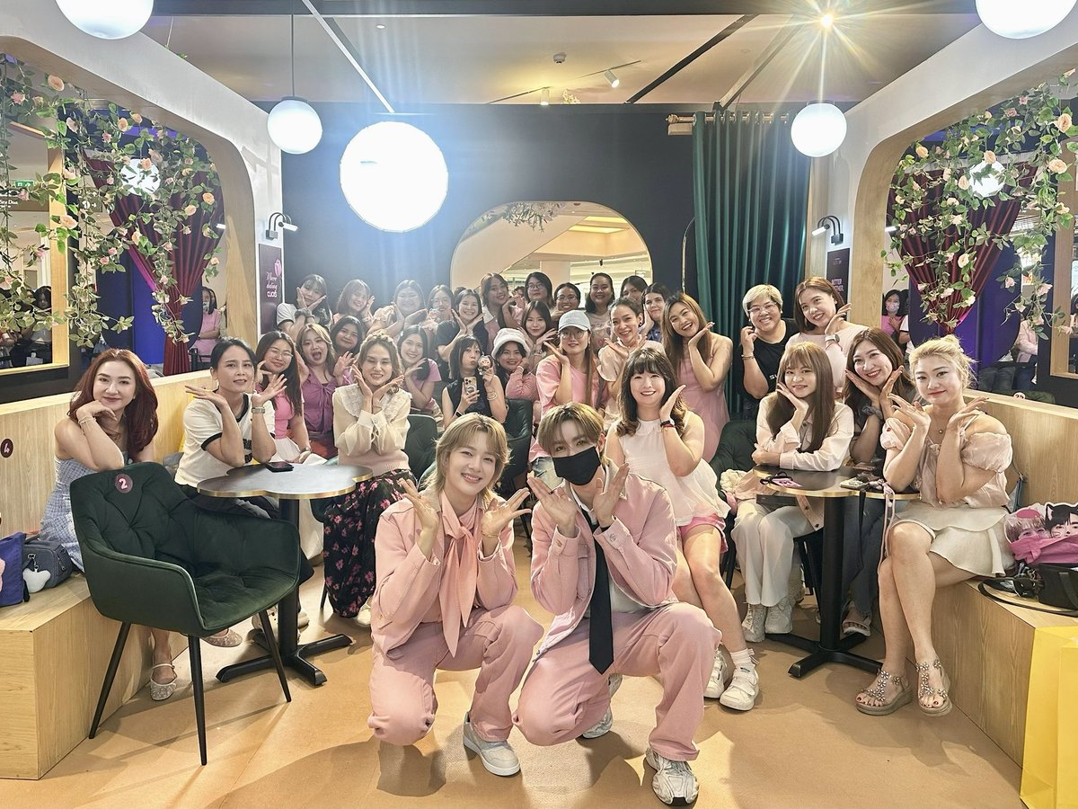 DomundiTV's tweet photo. ขอขอบคุณ “Bricks Thailand” ที่ให้เกียรติ “ซี” @zee_pruk และ “นุนิว” @CwrNew ได้มาร่วมงานและร่วมกิจกรรมในวันนี้นะคะ 🥰

ขอขอบคุณแฟน ๆ ที่มาเจอกัน รวมถึงแฟน ๆ ที่ส่งกำลังมาให้ซีและนุนิวด้วยนะคะ 🫶🏻✨

#LEGOBotanicalsxZeeNuNew https://t.co/01WRkSrEoG