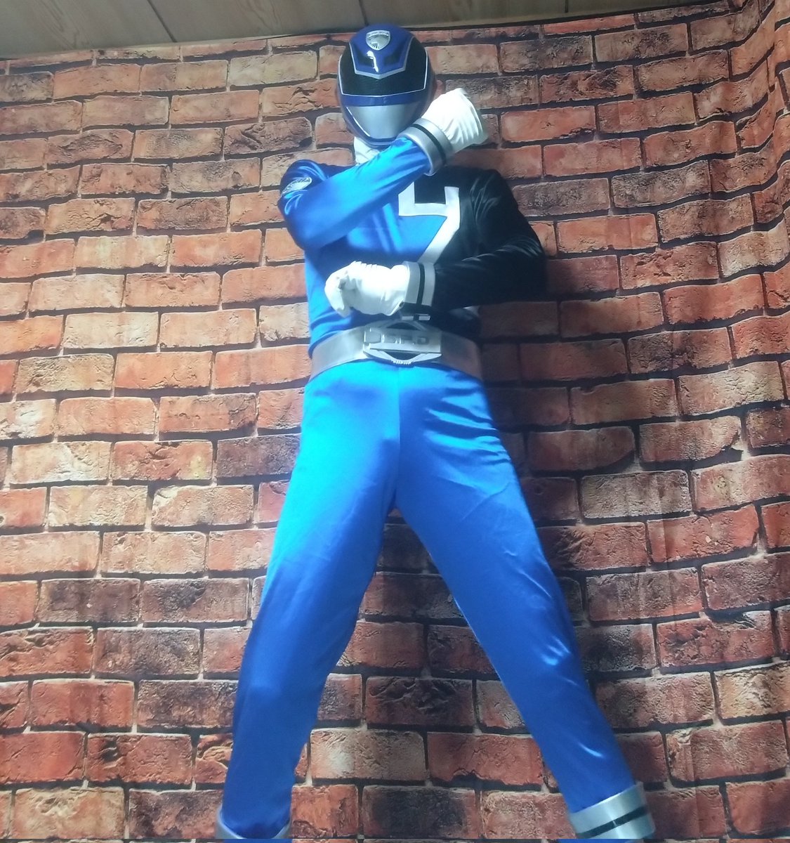 今日少しだけ #宅コス(変身)した🙋 #デカブルー #デカレンジャー #コスプレ