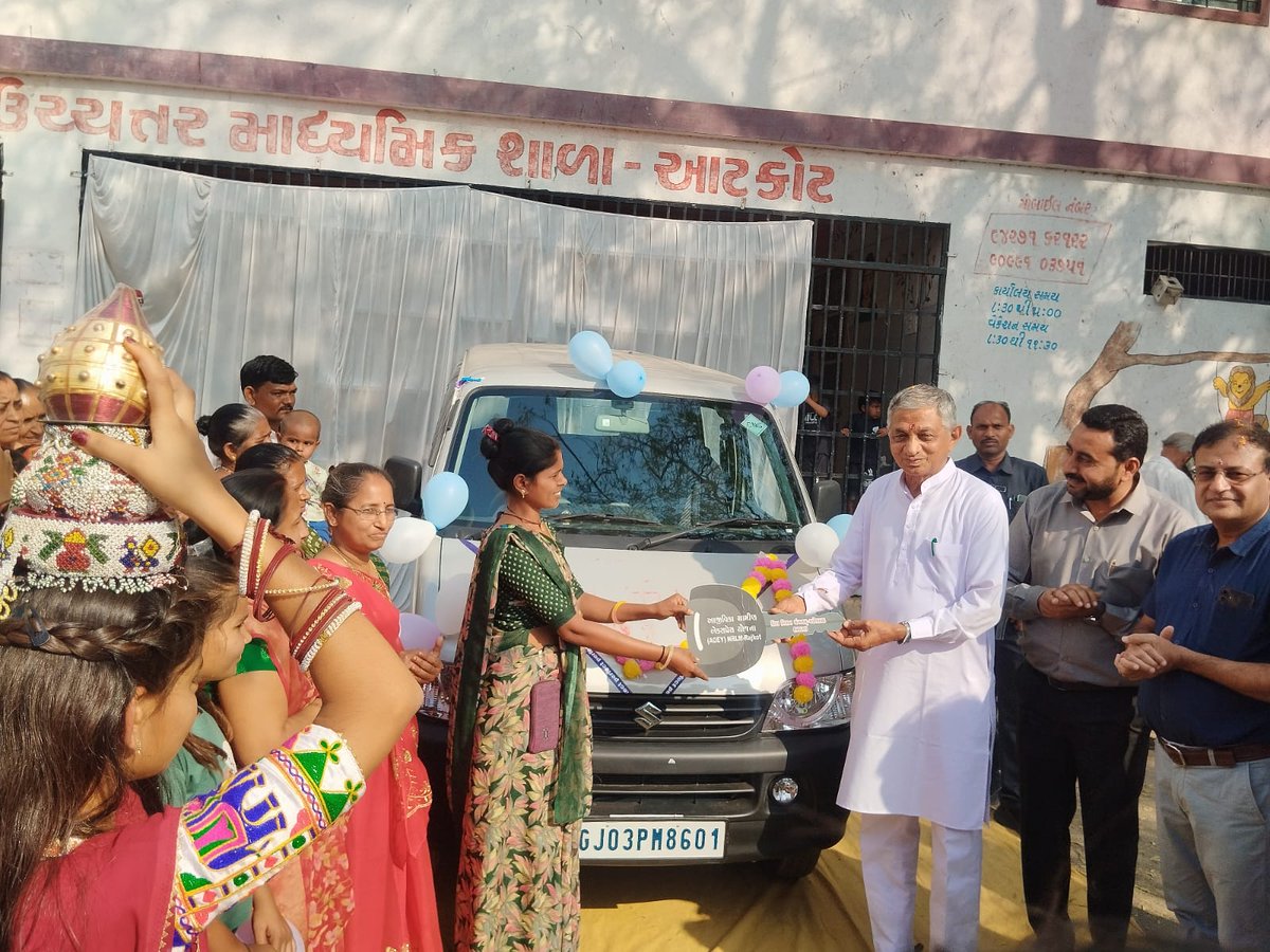 JasdanNRLM's tweet photo. આજરોજ જસદણ તાલુકાના આટકોટ મુકામે કલસ્ટર લેવલ ફેડરેશન આટકોટની સાઘારણ સભા માન.કેબીનેટ મંત્રીશ્રી કુંવરજીભાઇ બાવળીયા સાહેબના અઘ્યક્ષ સ્થાને યોજવામાં આવેલ, જેમા CLF ના મંત્રીશ્રી દવારા વાર્ષિક હિસાબોનું વાંચન કરવામાં આવ્યું. @DDORAJKOT1 @GlpcLivelihood @DLMRajkot @JasdanTdo https://t.co/mDNxe78pw8