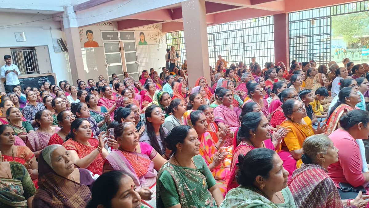 JasdanNRLM's tweet photo. આજરોજ જસદણ તાલુકાના આટકોટ મુકામે કલસ્ટર લેવલ ફેડરેશન આટકોટની સાઘારણ સભા માન.કેબીનેટ મંત્રીશ્રી કુંવરજીભાઇ બાવળીયા સાહેબના અઘ્યક્ષ સ્થાને યોજવામાં આવેલ, જેમા CLF ના મંત્રીશ્રી દવારા વાર્ષિક હિસાબોનું વાંચન કરવામાં આવ્યું. @DDORAJKOT1 @GlpcLivelihood @DLMRajkot @JasdanTdo https://t.co/mDNxe78pw8