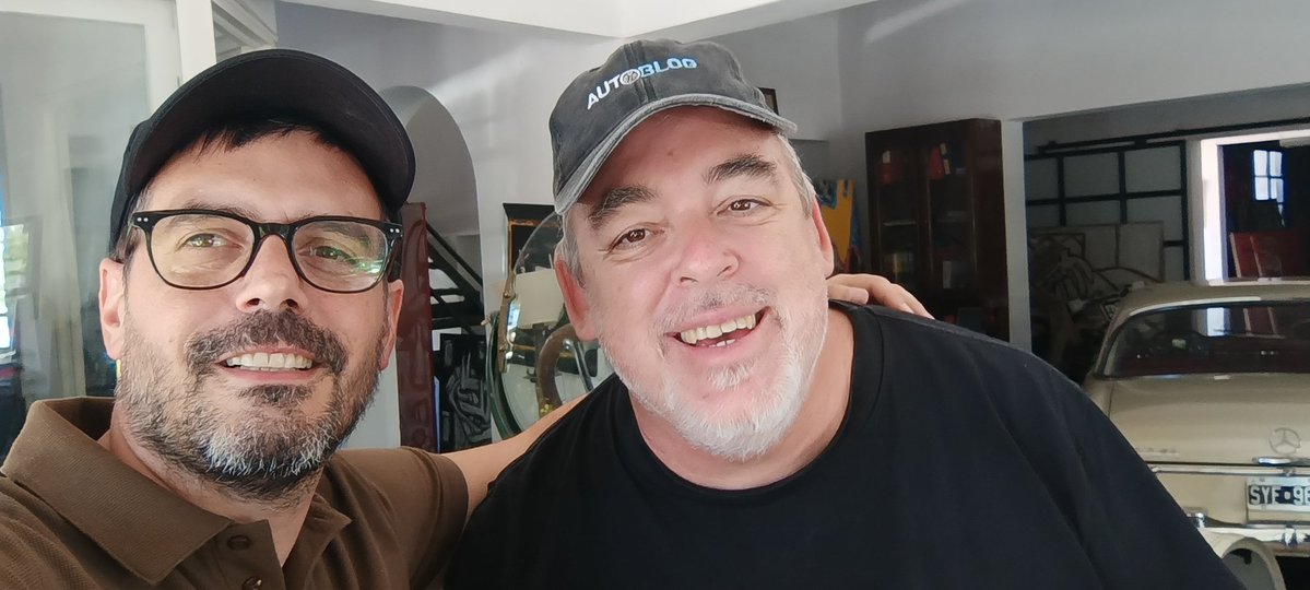 leonardovalente's tweet photo. Y un día caí yo al Cars&Coffee!
Después de los saludos de rigor a la #AbuelaF1 la foto con @orlycristofalo https://t.co/LGVOOpF1yP