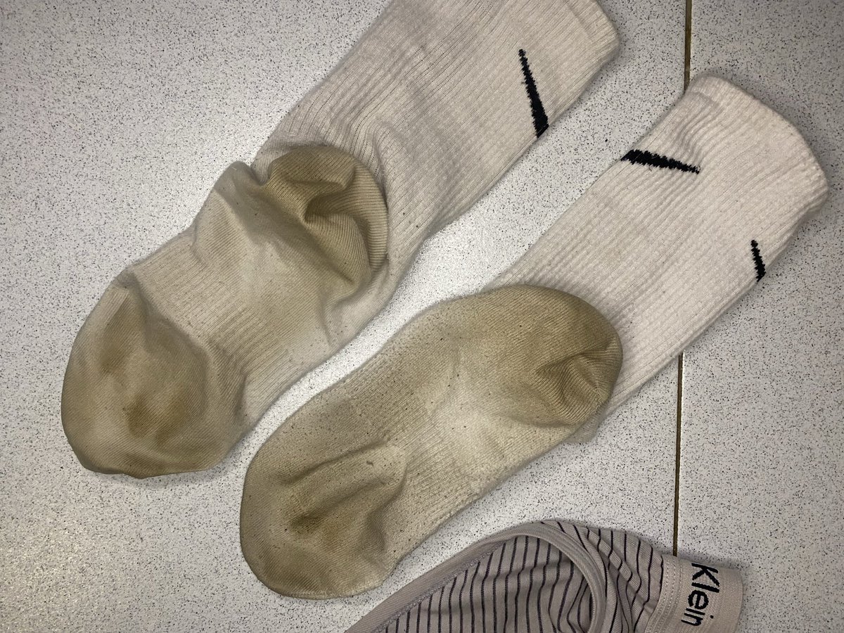 LucaL33320's tweet photo. Calze e mutande usate per una settimana, odorose e sporche pronte da assaporare 🧦
#findomfeet #moneyslave #fetish #feetfetısh #ValentinesDay #footfetısh #love #slip #foot #findom #feetworshi̇p #socks https://t.co/2tjW4bokvz