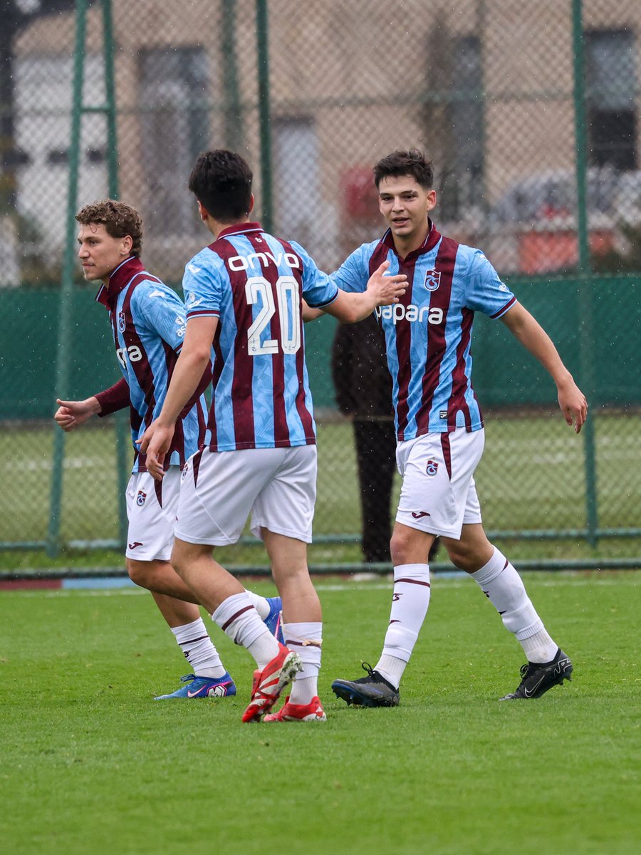 Çubuklu forma ve beyaz şort🩵♥️🤍