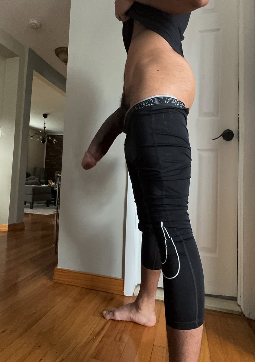 Bullsement22936's tweet photo. @HotWifeMilf2 Sería mucho mejor que recibas la mía 🍆 https://t.co/b1xbQrhAdw