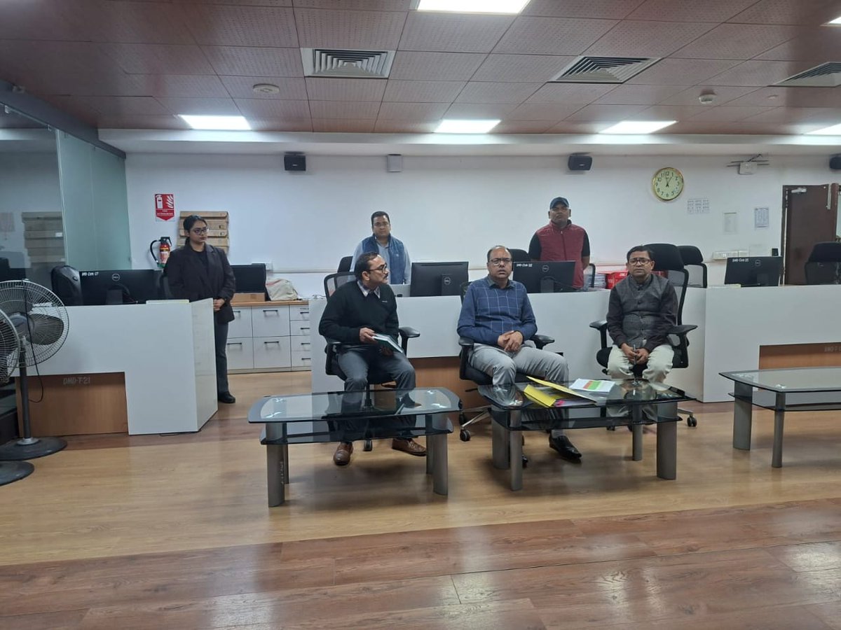 BiharDMD's tweet photo. आज दिनांक 14.02.2026 के पूर्वाह्न सचिव, आपदा प्रबंधन विभाग डॉ. चंद्रशेखर सिंह द्वारा दिनांक 16.02.2026 को माननीय मंत्री द्वारा प्रस्तुत किए जाने वाले बजट भाषण एवं आर्थिक सर्वेक्षण तथा अन्य सामग्रियों की समीक्षा की गई।

बैठक में अन्य निम्न बिंदुओं पर विस्तृत समीक्षा की गई-

* State Emergency Operations Centre (SEOC) के कार्यों की प्रगति
* आगामी महाशिवरात्रि के अवसर पर सभी DEOCs के साथ समन्वय एवं सतर्कता व्यवस्था
* संभावित भूकंपीय आपदा के संदर्भ में आयोजित होने वाले राज्य स्तरीय मॉक ड्रिल की तैयारियाँ

सचिव महोदय ने DC विपत्रों एवं UC प्रतिवेदनों की भी गहन समीक्षा की तथा आवश्यक दिशा-निर्देश प्रदान किए।

साथ ही निर्देशित किया गया कि दिनांक 16.02.2026 को प्रातः 11:30 बजे सभी अपर समाहर्ता (आपदा), आपदा प्रभारी पदाधिकारी एवं ADMOs के साथ उपर्युक्त विषयों पर एक बैठक आयोजित की जाए, ताकि तैयारियों को और अधिक सुदृढ़ किया जा सके।

आपदा प्रबंधन विभाग राज्य में समन्वित, त्वरित एवं प्रभावी प्रतिक्रिया सुनिश्चित करने हेतु प्रतिबद्ध है।

किसी भी आपातकालीन सहायता के लिए आपदा प्रबंधन विभाग के राज्य आपातकालीन संचालन केंद्र पर संपर्क करें।

हेल्पलाइन नंबर- 0612-2294204/205
आपातकालीन सहायता नंबर- 1070

@IPRDBihar
@BsdmaBihar
@CoEDM_DMI
#BiharDisasterManagementDept
 #SEOC #DEOC #MockDrill #MahaShivratri #Preparedness #Bihar