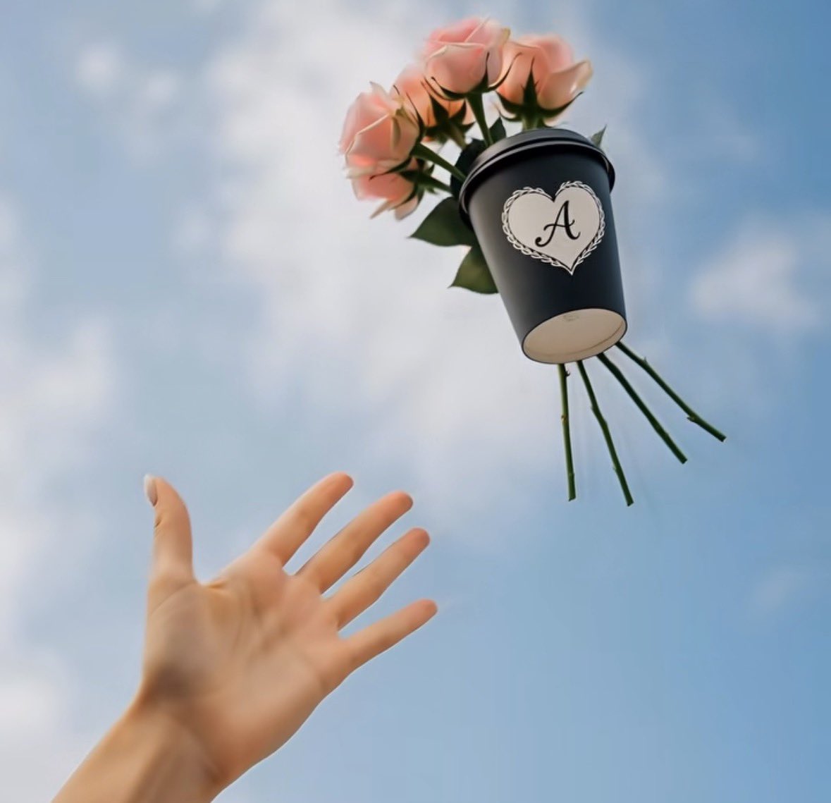 مساء الابتسامة والأمل والتفاؤل .. 
ابتسم ولا تسأم ليصبح الخريف ربيعاً.. والليل المظلم صباحاً مشرقاً.. 
#مساء_الخير_والسعاده_للجميع