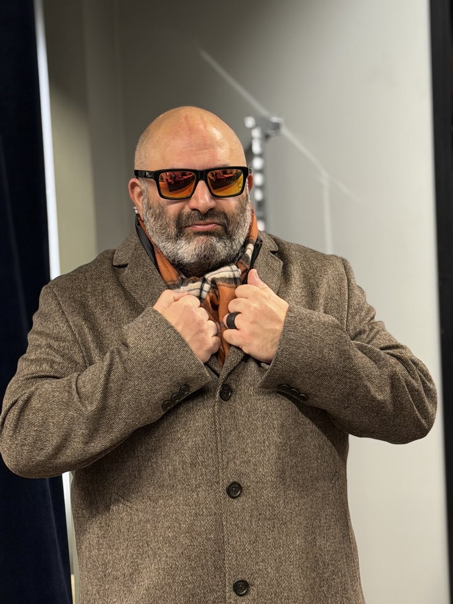 After my latest purchase I am ”no longer allowed to shop clothes without adult supervision”. 

So today I spent about six years clothing budget on a new wool coat. 
The cold and the snow better stay around a while. 
🇸🇪