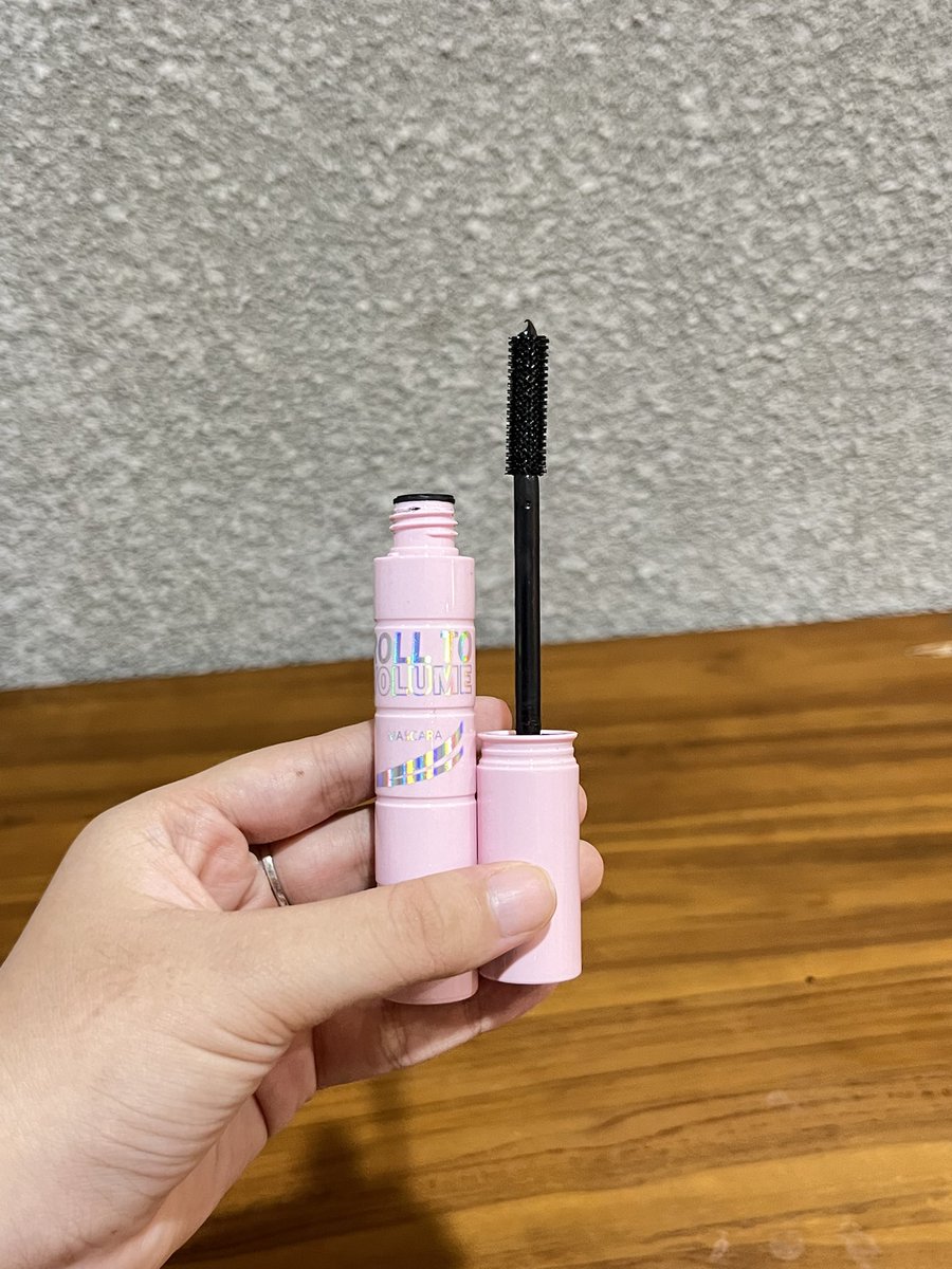 diananakteknik's tweet photo. @SeamakeupID akuuu juga lagi suka produk barenbliss yang mascara volumenya!!!

bener” definisi your lashes but better✨ 🥹

suka banget sama mascara barenbliss ini karena ngasih volume yang pas, nggak ketebalan, tetep natural, tapi bikin mata lebih idup.

🔗 https://t.co/dWnURWvbf1 https://t.co/jz5ggONfv8
