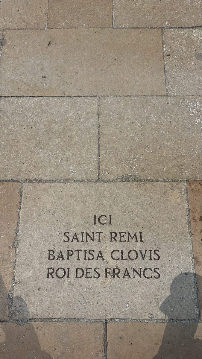 Flomaillo's tweet photo. La cathédrale des sacres.🇫🇷⚜️ https://t.co/Fuv1Q8IIge