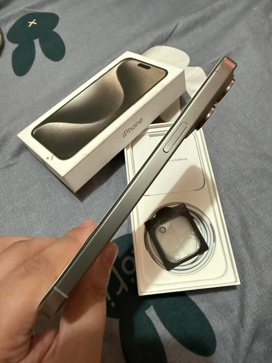 jeonscartph's tweet photo. WTS | LFB 
IPHONE 15 PRO MAX 512GB 

94% BH 
Natural Titanium 
With Box, Brand New Charging Cord and Accessories from Box 
No scratches/dents
Only used for 3 months 

Freebies: Cases + Spigen Screen Protector

RFS: Upgrade 
NO SIM RESTRICTION

qc mnl ph for sale phone https://t.co/Ia7fJXxlXZ