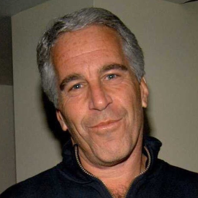 SONDAKİKA: 

Norveç Veliaht Prensesi Mette-Marit, 2012'de Jeffrey Epstein'e "Yakında insanlar artık yeni insan üretemeyecekler" demişti.

"Onları sadece bir laboratuvarda tasarlayabiliriz."

Epstein adası aynı zamanda büyük bir laboratuvardı.