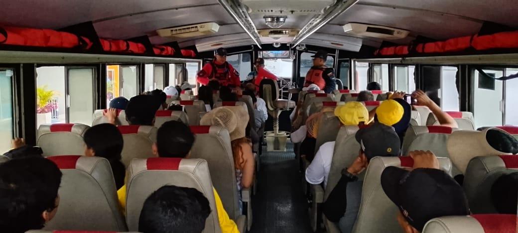 inea_venezuela's tweet photo. #14Feb | ¡Seguridad en el Lago! ⚓🦺
​Desde el Terminal Lacustre "Hugo Chávez", dictamos charlas sobre el uso correcto del chaleco salvavidas a los pasajeros del #SITAP. 🛟✨ ¡Tu vida es nuestra prioridad! 🛡️🇻🇪
​#CarnavalesSegurosINEA2026, ​#ComprometidosConLaVenezuelaAzul #INEA https://t.co/lVHG9P8kIW