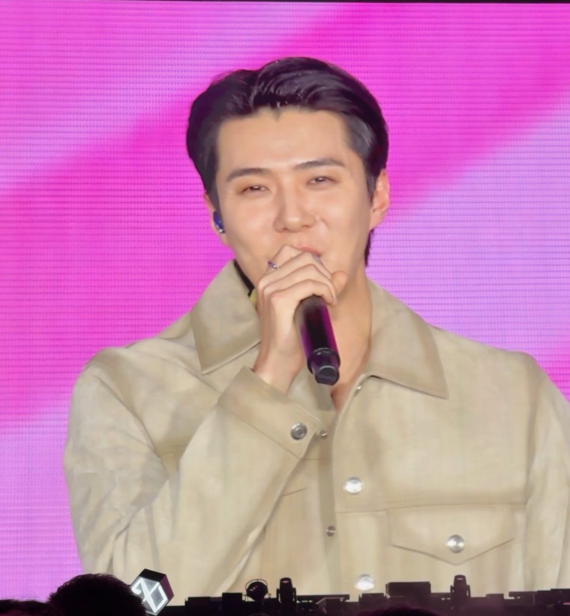 260214 #SEHUN SMTOWN Live 2026 in Bangkok💖

“สวัสดีครับผมมักเน่ขี้อายเซฮุนครับ”

#EX9inBKK
#EXOatSMTOWNBKK 
#SMTOWNLIVE2025_26_BANGKOK