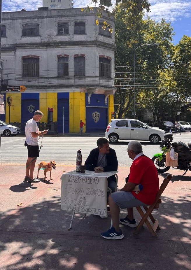 Me acabo de cruzar a <a href="/marianorecalde/">Mariano Recalde</a> en el Parque Los Andes. Está en una mesita explicando la reforma esclavizadora de Milei.

Capo.