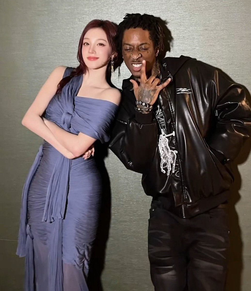 YUQI e Skaiwater.