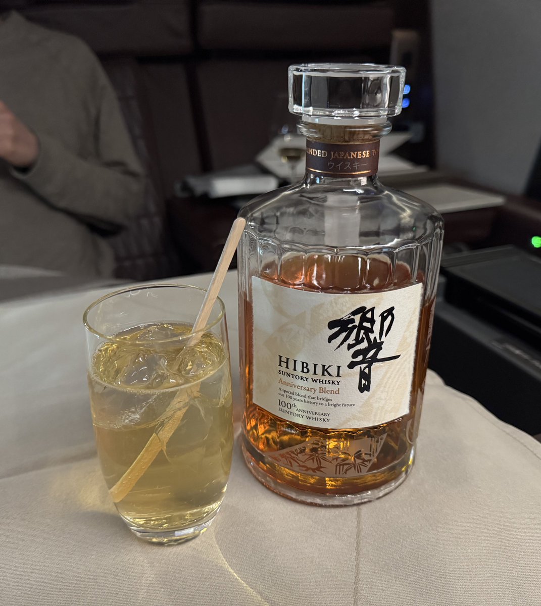 響100周年はファーストクラス限定で機内販売で売ってますので、買い