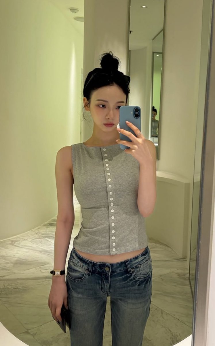 hourly karina tweet media