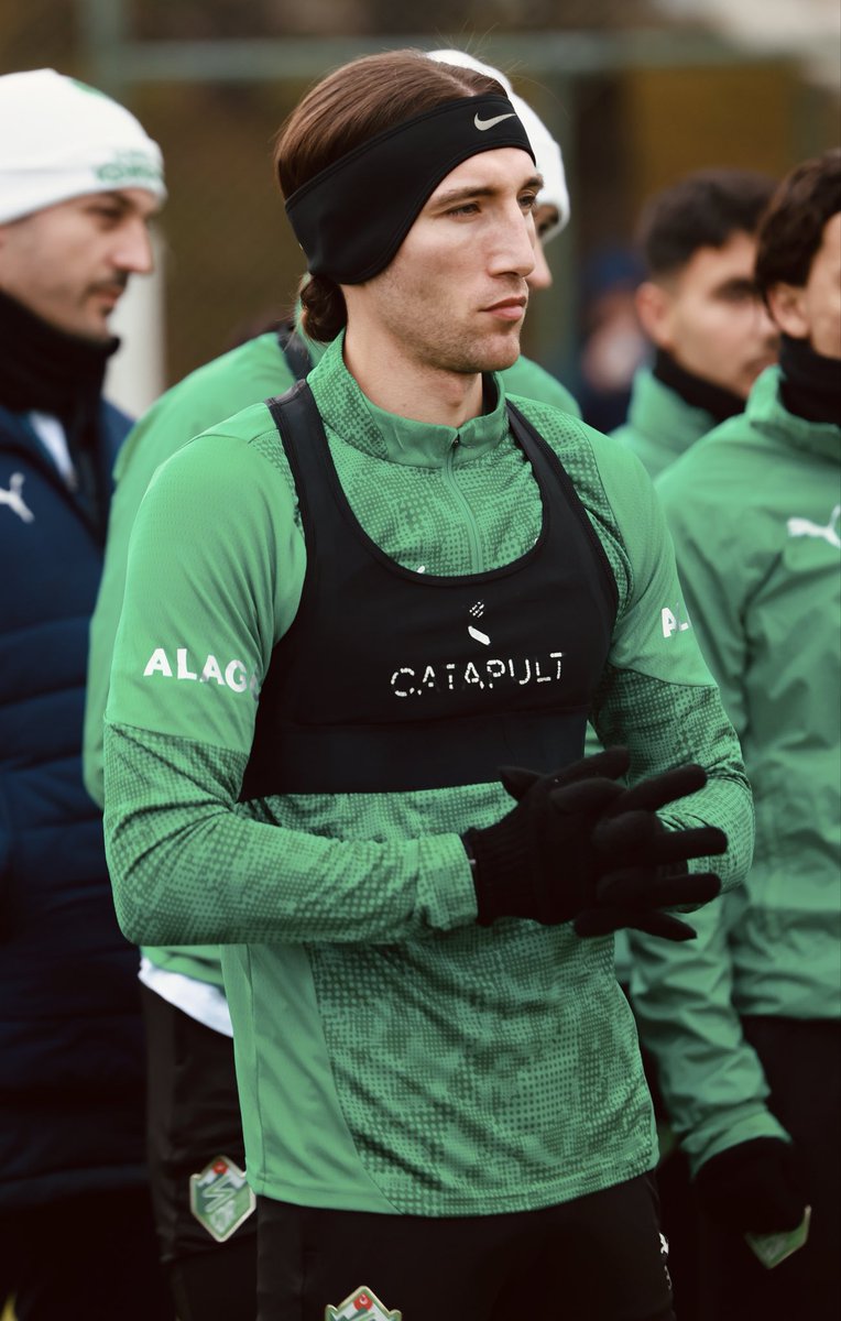 AtakanCankayaa's tweet photo. Focused and ready. 💚🤍 https://t.co/CfnO2hAphU