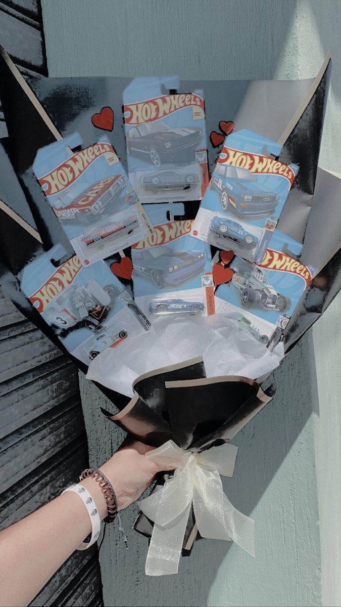 THESPY0NE's tweet photo. ⠀⠀
con la intención de nunca alejarme de ti y siempre estar ahí para ti. 

estas fotos no se cuando nos las tomaron pero me encantaron, te ves muy feliz ahí, amor. también te compré un ramo aunque esté de de coches de juguete e investigue +
  ⠀ https://t.co/gdCm5i5kad