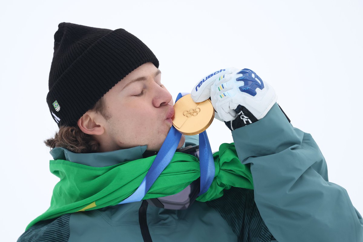 milanocortina26's tweet image. HISTORIC! 🇧🇷

Lucas Pinheiro Braathen wins Brazil’s FIRST medal in Winter Olympics history!

🥇 And he wins GOLD in the Giant Slalom!!

PARABÉNS!

#MilanoCortina2026 #Olympics #AlpineSkiing #LucasPinheiro