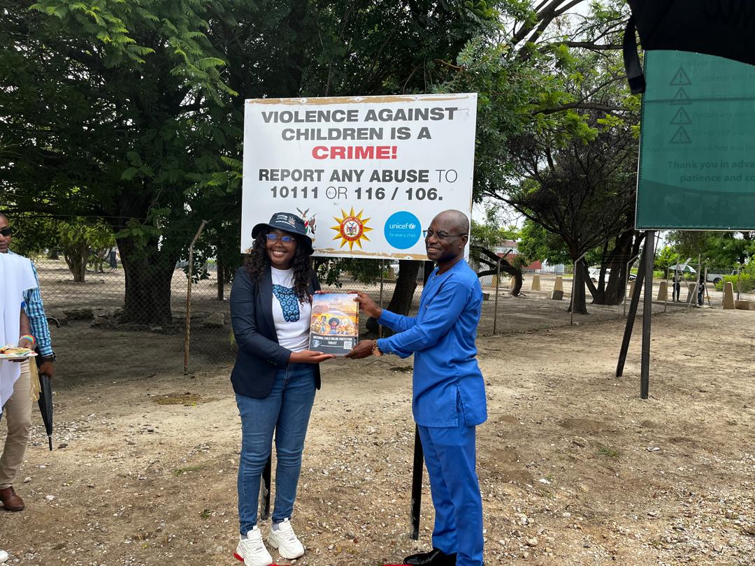 SamOcranKweku's tweet photo. Today, we unveiled a new billboard on the prevention of online child sexual exploitation (OCSEA) and shared the OCSEA toolkit, key resources to empower communities in protecting children online. #EndOCSEA #DigitalSafety @UnicefNamibia https://t.co/86sXsWhZQO