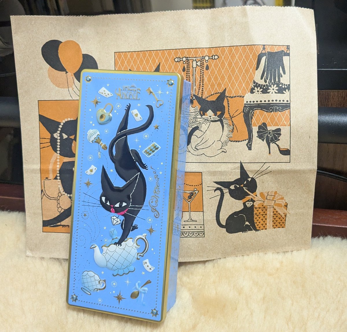 kuroneko_robin ゴンチャロフのチョコを妹様にプレゼント。黒ねこ意匠