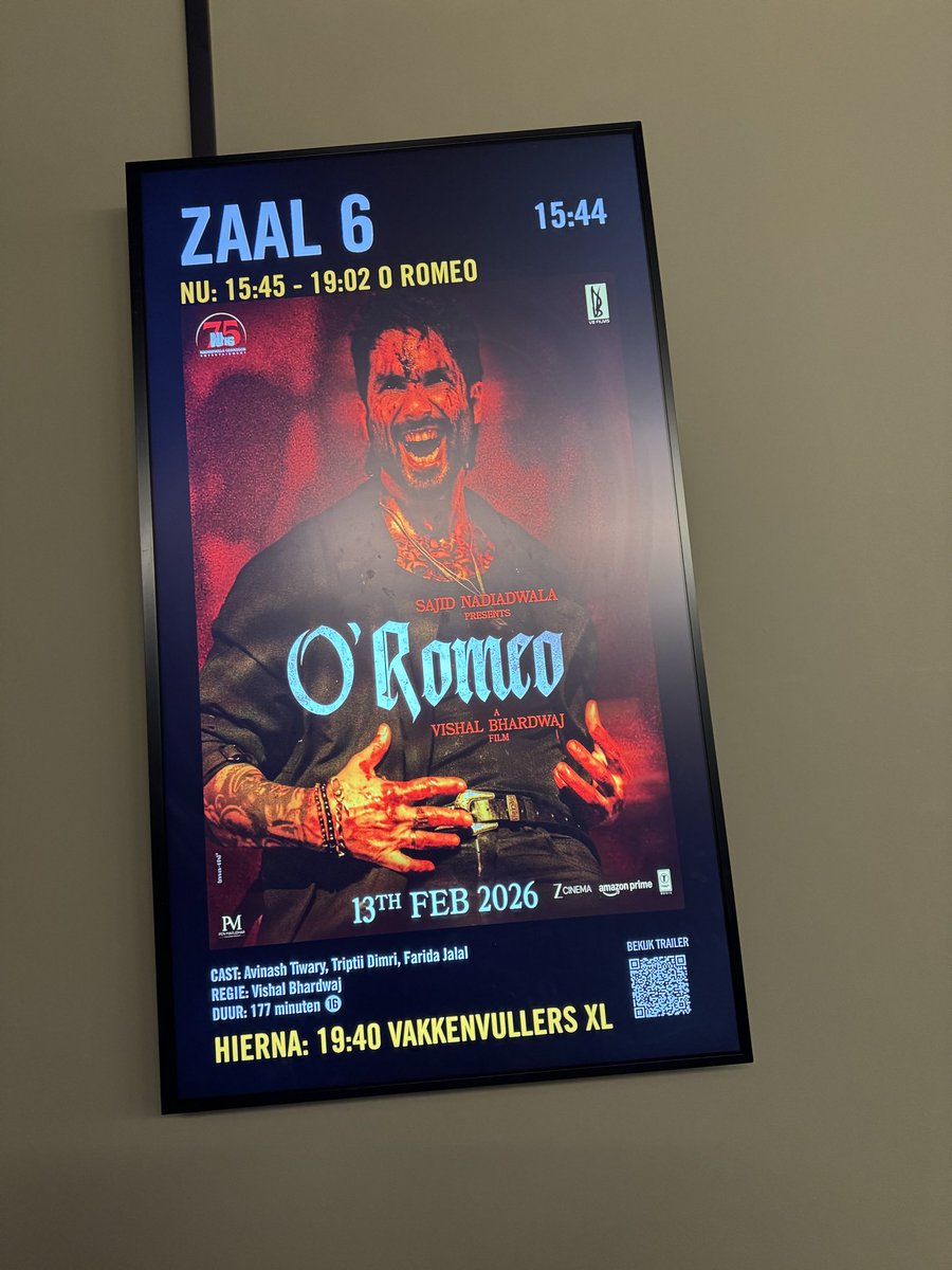 CinemaWithWasaf's tweet photo. Shahid kapoor in a Vishal Bhardwaj film 🔥🔥 Now watching #ORomeo  in a packed theather in The Netherlands 🇳🇱 @shahidkapoor  😍 https://t.co/8dKW7982uZ