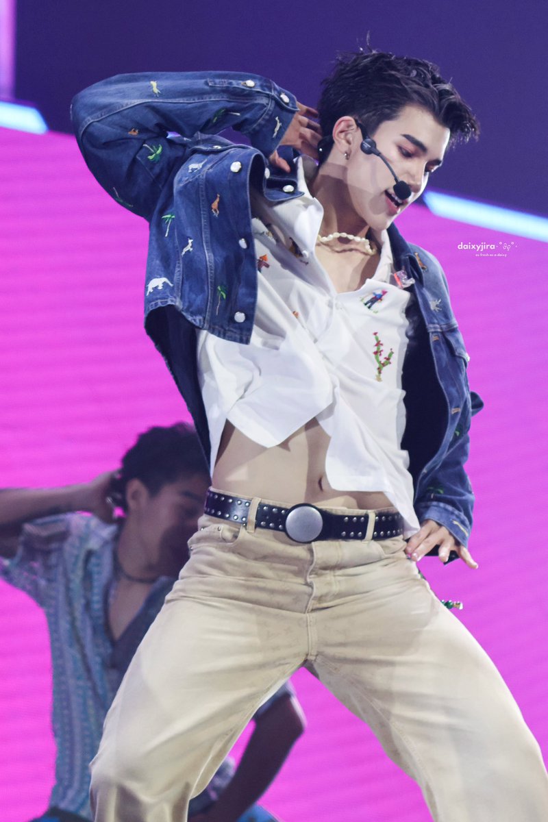 wooyofot's tweet photo. foutummy... so pretty so soft... belly bulge thoughts... https://t.co/DofFZ8Bn17