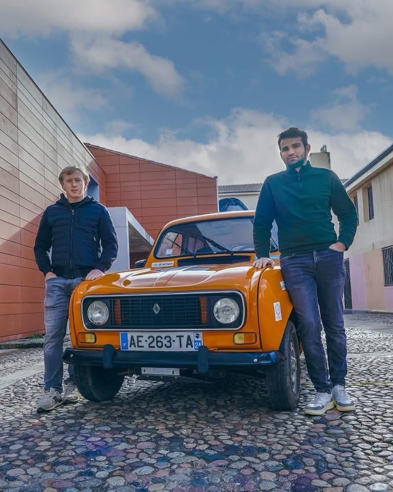 PraticalinguaC's tweet photo. Eccu, hè cuminciata eri sera l’aventura « 4L Trophy » per Jean-Michel Vergne è Matteo Caputo, chì i purterà sin’à u Maroccu ! 
Simu affianc’à voi ! Forza !

… È forse una piccula stonda in Praticalingua Corti quand’elli vulteranu da cuntacci tuttu !

#ÀTappu
#4LTrophy2026 https://t.co/0vu1xm5Yw3