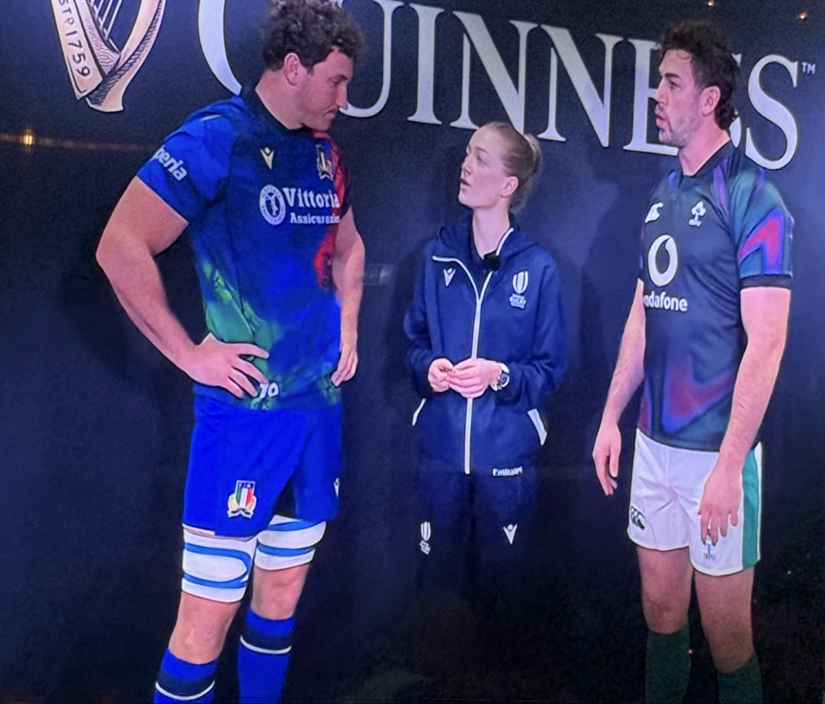 #Goodafternoon .. Hollie Davidson the trailblazing Scottish rugby referee makes history as the first woman to referee a men's Six Nations match (Ireland v Italy, Feb 2026).👏👏👏🏉