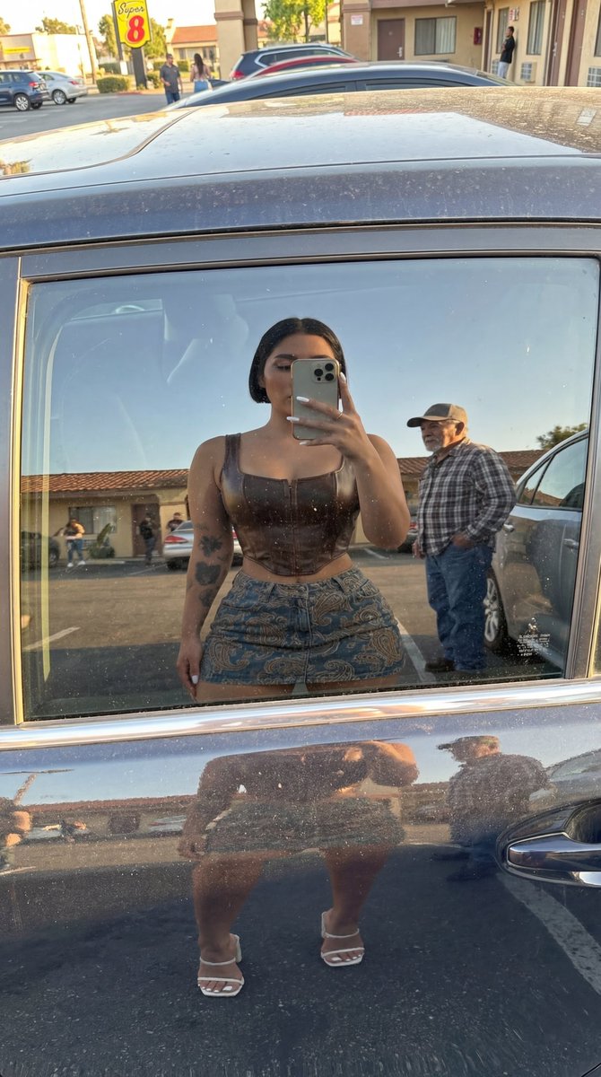 Criollanabgo's tweet image. Chicago acting tropical today ☀️ One-piece energy and full summer glow mode. #Chicago #Poolside