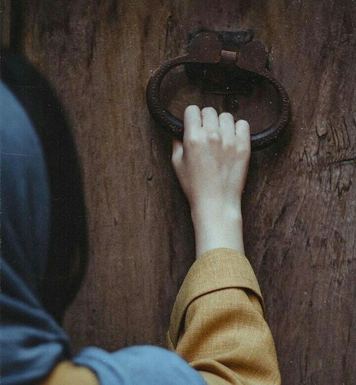 عشق تو مانگتا ہے عمروں کا خراج 
ایک دستک سے بھلا کون سا در کھلتا ہے
#اردو_زبان
#داستان_دل