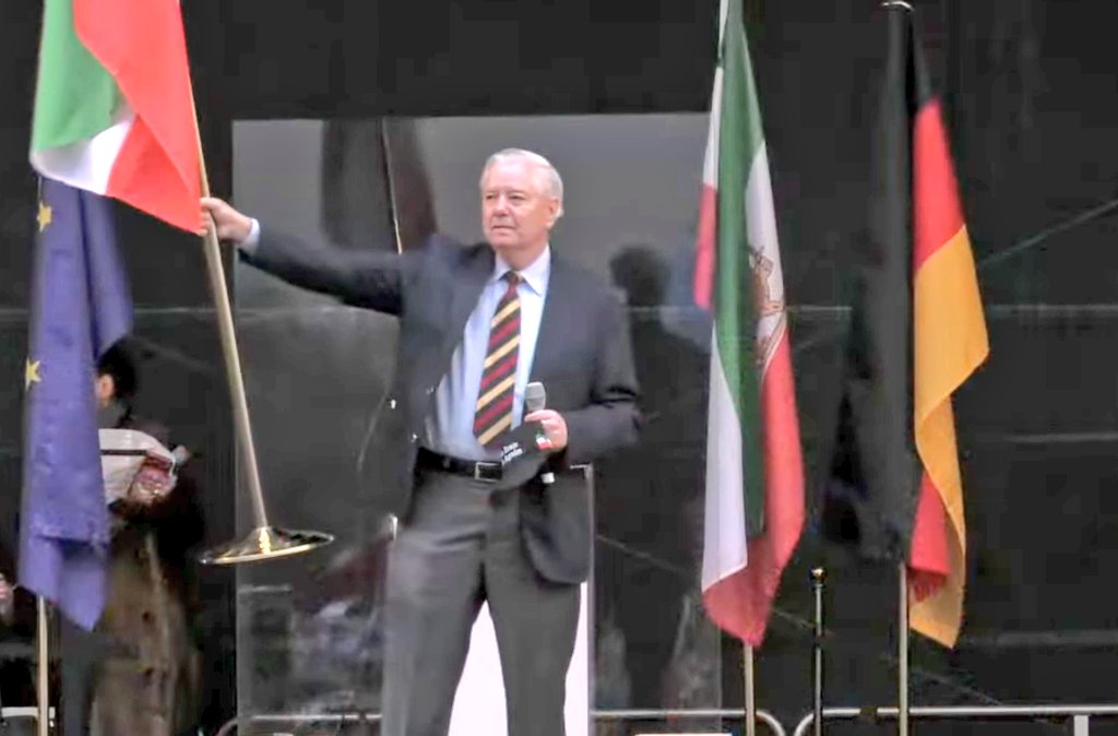 SFaeze_Alavi's tweet photo. I wonder how Christiane Amanpour feels right now :))

Senator @LindseyGrahamSC joins the Shah’s call to action in Munich.
🇺🇸🦁☀️👑 https://t.co/WPcZ4ZPOFY