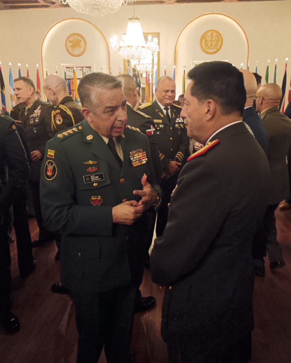 ECUADOR SUMA APOYO INTERNACIONAL CON MÁS DE 34 PAÍSES, EN SU LUCHA POR LA SEGURIDAD 🇪🇨🤝🌎

➡️Con la participación de 34 naciones del Hemisferio Occidental, se desarrolló en Washington una reunión histórica de Jefes de Defensa. Es la primera vez que este espacio se realiza bajo