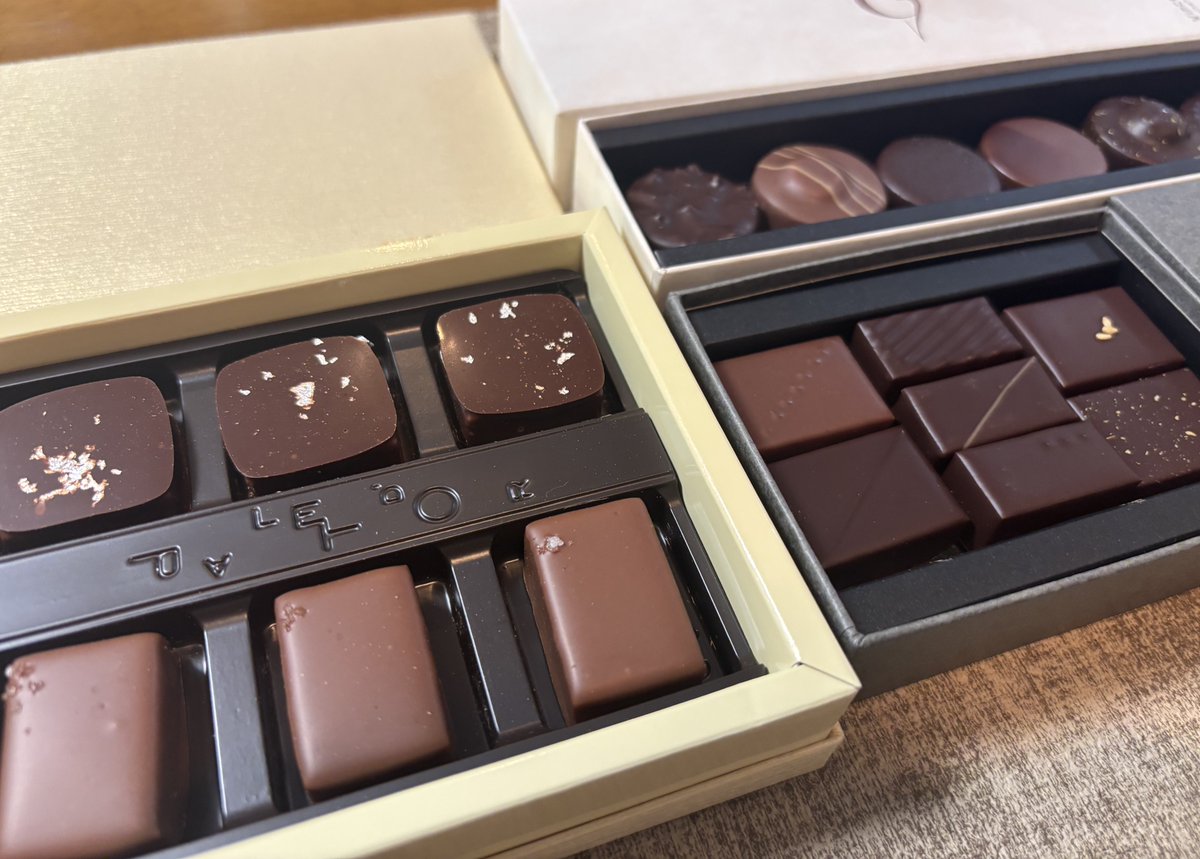 mk_ddana's tweet photo. 圧倒的存在感、派手に着飾らなくても虜にさせる余裕と貫禄( )
毎年浮気せずパレドオール＆ヴァンサンゲルレで年に一度の贅沢🍫むほほほ https://t.co/UopGTzYVDL