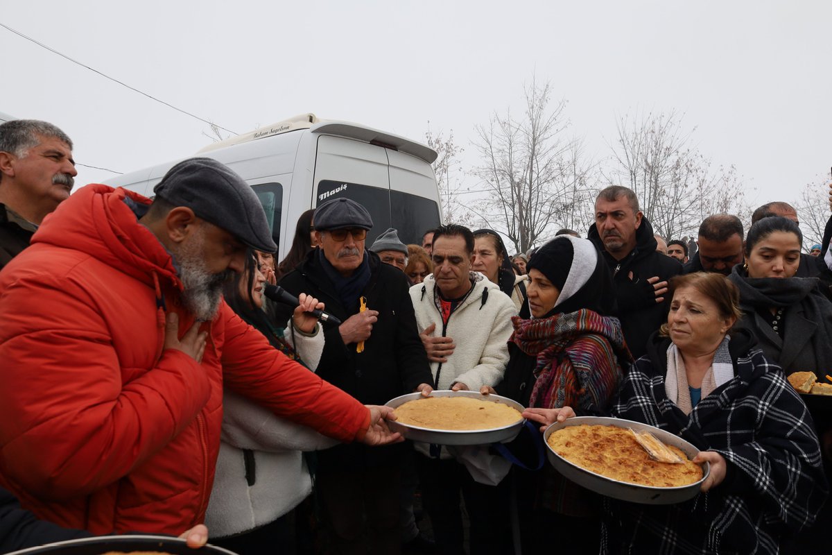 Hemsereka ma ya Pêroyî Çîgdem Kiliçgun Uçare Dêrsim de welatê Duzgin Bavayî de tewrê Cemê Xizirî bîye. 

Demê vîyarteyî ra heta roja ewroyêne îtîqatê Xizirî zerrîya şarê kirmancî de wayîrê cayêkê bimbarekî yo. Kirmancîye bê hêzê Xizirî bêkes a. No hêz, na bawerîya bi hezaran