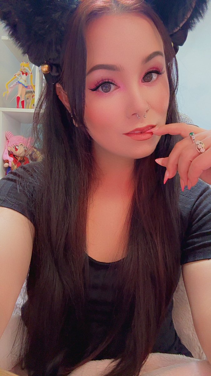 HAPPY VALENTINES DAY 💖✨ be mine? As in teammates in Overwatch for community day. 🥰 TODAY I’m also giving away a S1 Battlepass! But be in stream and present during giveaway. 😘

twitch: Astronamyx