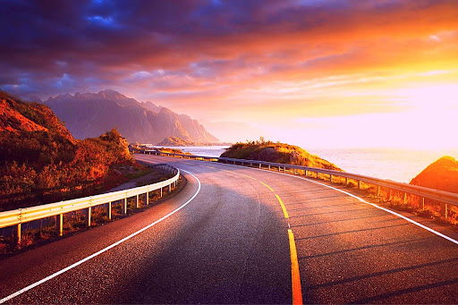 I haven’t done a spontaneous road trip in a while. This morning, I rediscovered the joy of them – the feeling of something new, of adventure. 

No maps, no agenda, just a good playlist, good company and the open road.

It reminded me what weekends are for!

📸 Pixabay
