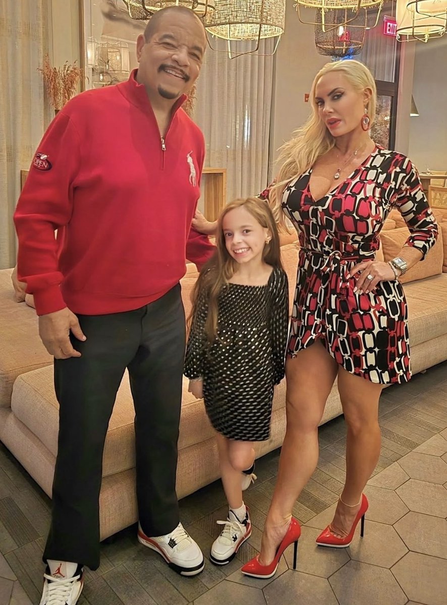 Happy Valentines Day ❤️ to everyone! From The ICE Family.. ⁦<a href="/cocosworld/">Coco</a>⁩ ⁦<a href="/BabyChanelworld/">Baby Chanel Nicole</a>⁩ ❤️
