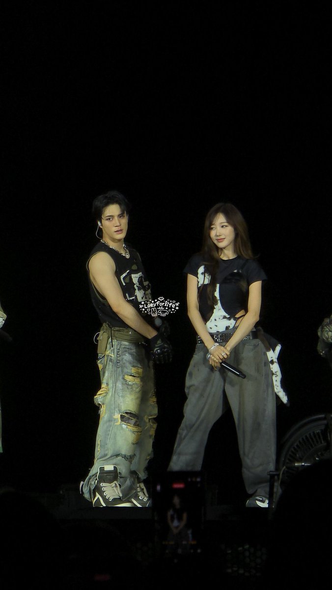 thelattenroyal's tweet image. Tahan dulu, nunggu foto lain dulu 🫂🫠

(((((Opsi 1: wallpaper baru)))))