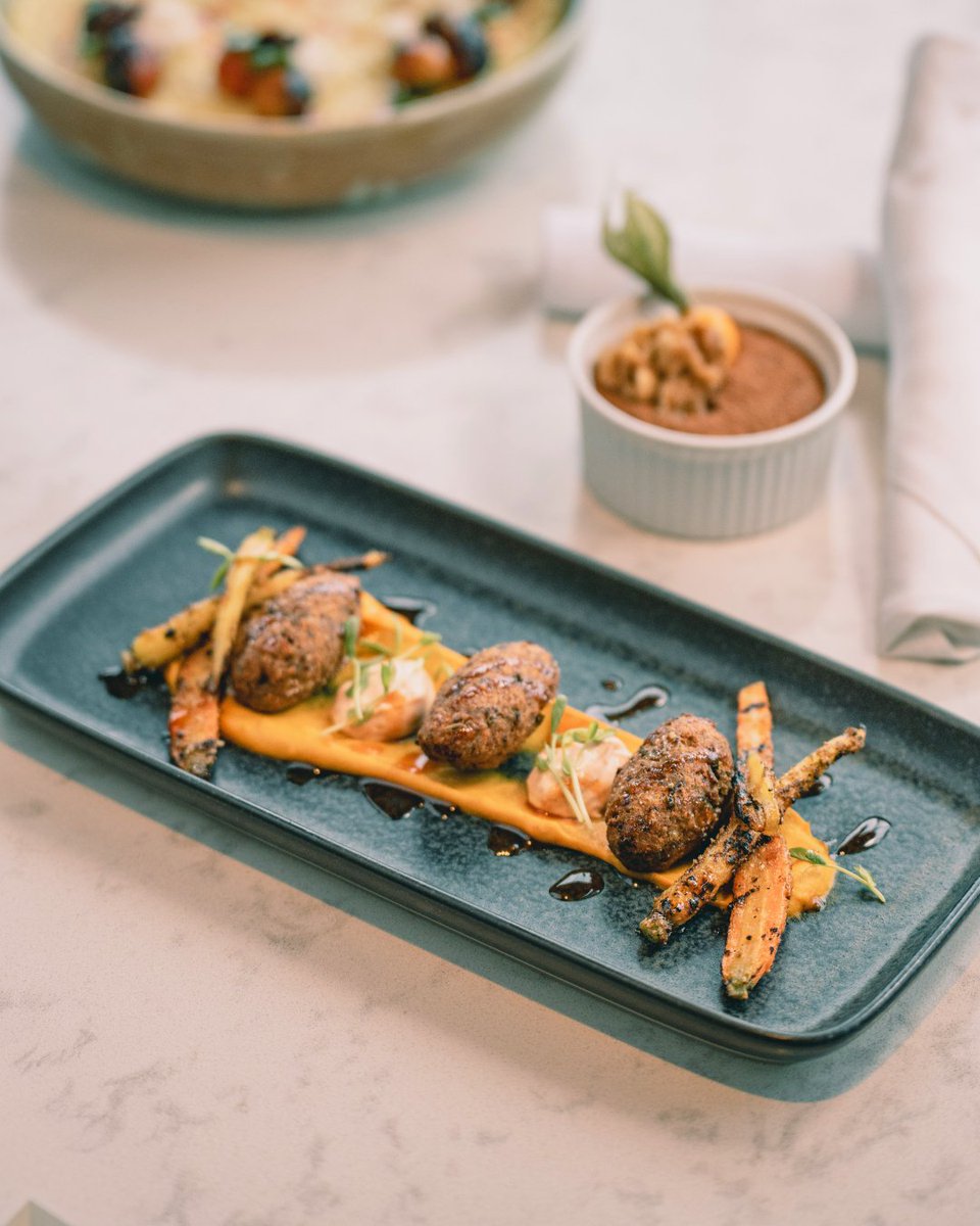 Hilton Vancouver Airport tweet media