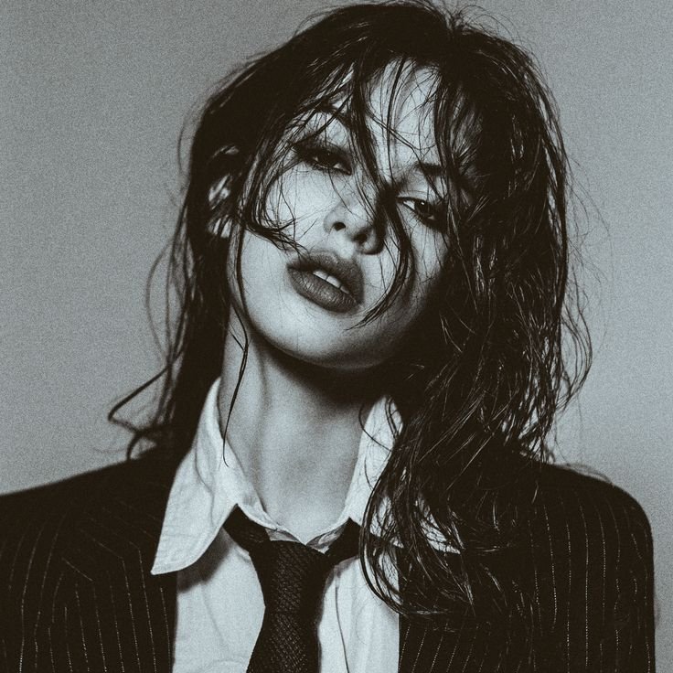 ___MaHuR___ tweet media