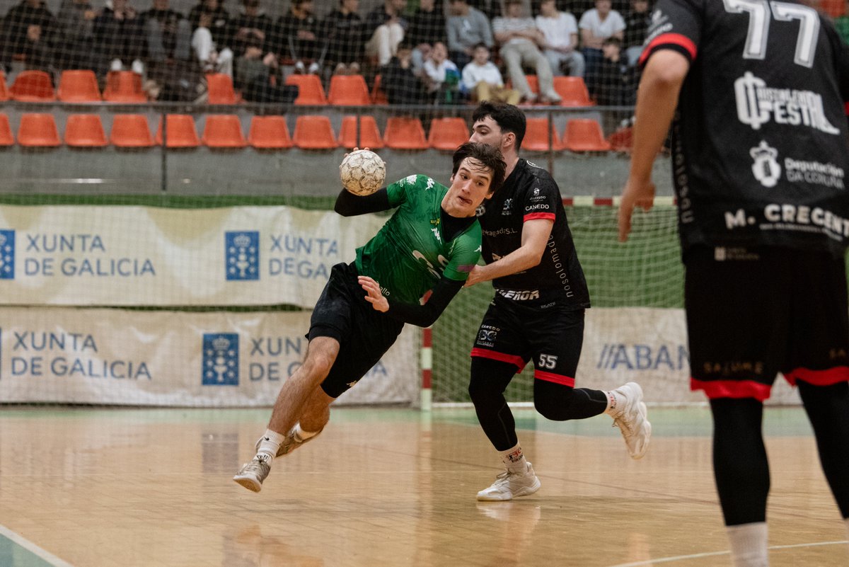 Tras unha primeira parte moi igulada, o <a href="/balonmanxiria/">Escolas de Balonmán Xiria</a> sacou todo o seu arsenal no segundo tempo para quedar coa vitoria no Pavillón Vila de Noia tras superar ao <a href="/BmCulleredo/">Balonmán Culleredo</a> por 33-27.

📸 #fotoschimpi
